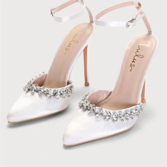 Lulu’s White Satin Rhinestone Pointed-Toe Pumps Size 8.5 New In Box - Picture 2 of 4